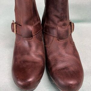 Clark’s Brown leather Gloss Saber clog Ankle Boots stud platform heel buckle zip